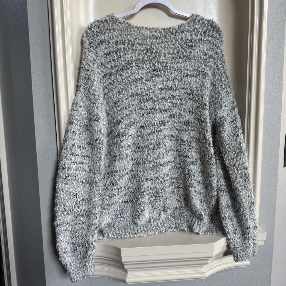 So Women's Crew Neck Fuzzy Warm Knit White Gray Sweater Size XL - Picture 3 of 3